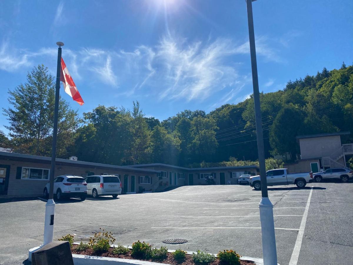 Silver Maple Motel Haliburton Esterno foto